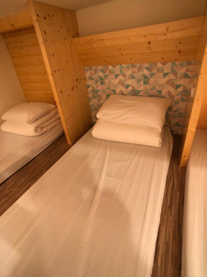 逢甲柏斯青年旅棧 Apartment Тайджун Екстериор снимка