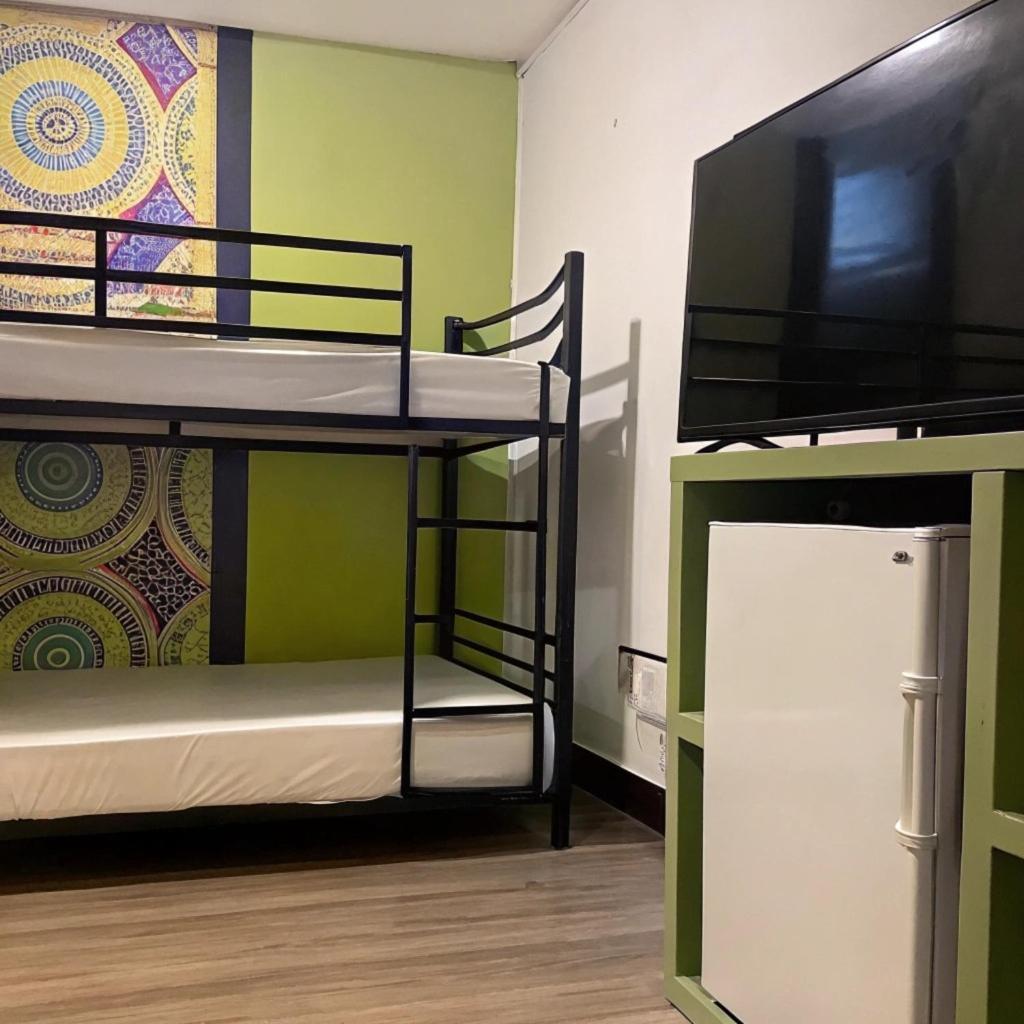 逢甲柏斯青年旅棧 Apartment Тайджун Екстериор снимка